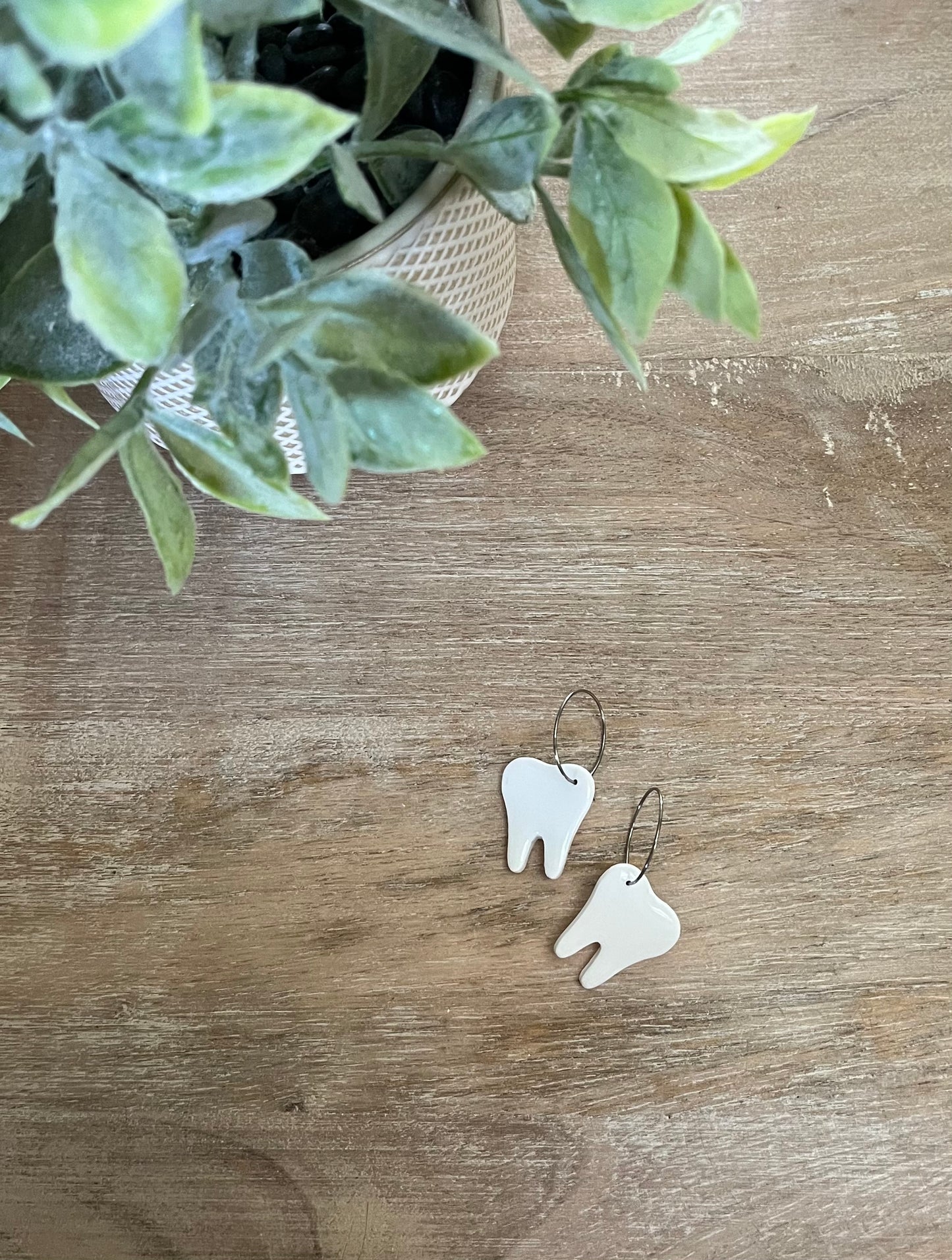 Large Tooth Hoops