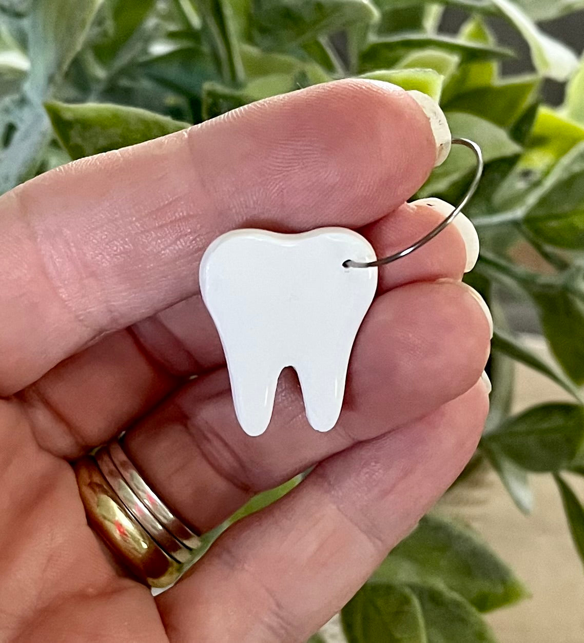 Large Tooth Hoops