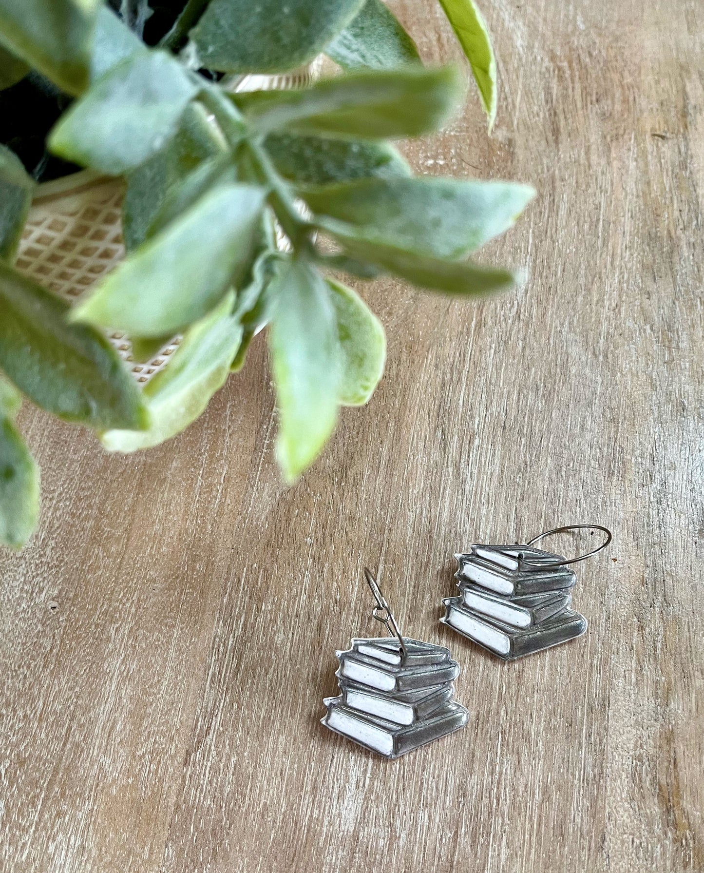 Dark Gray Embossed Stack of Books Hoops
