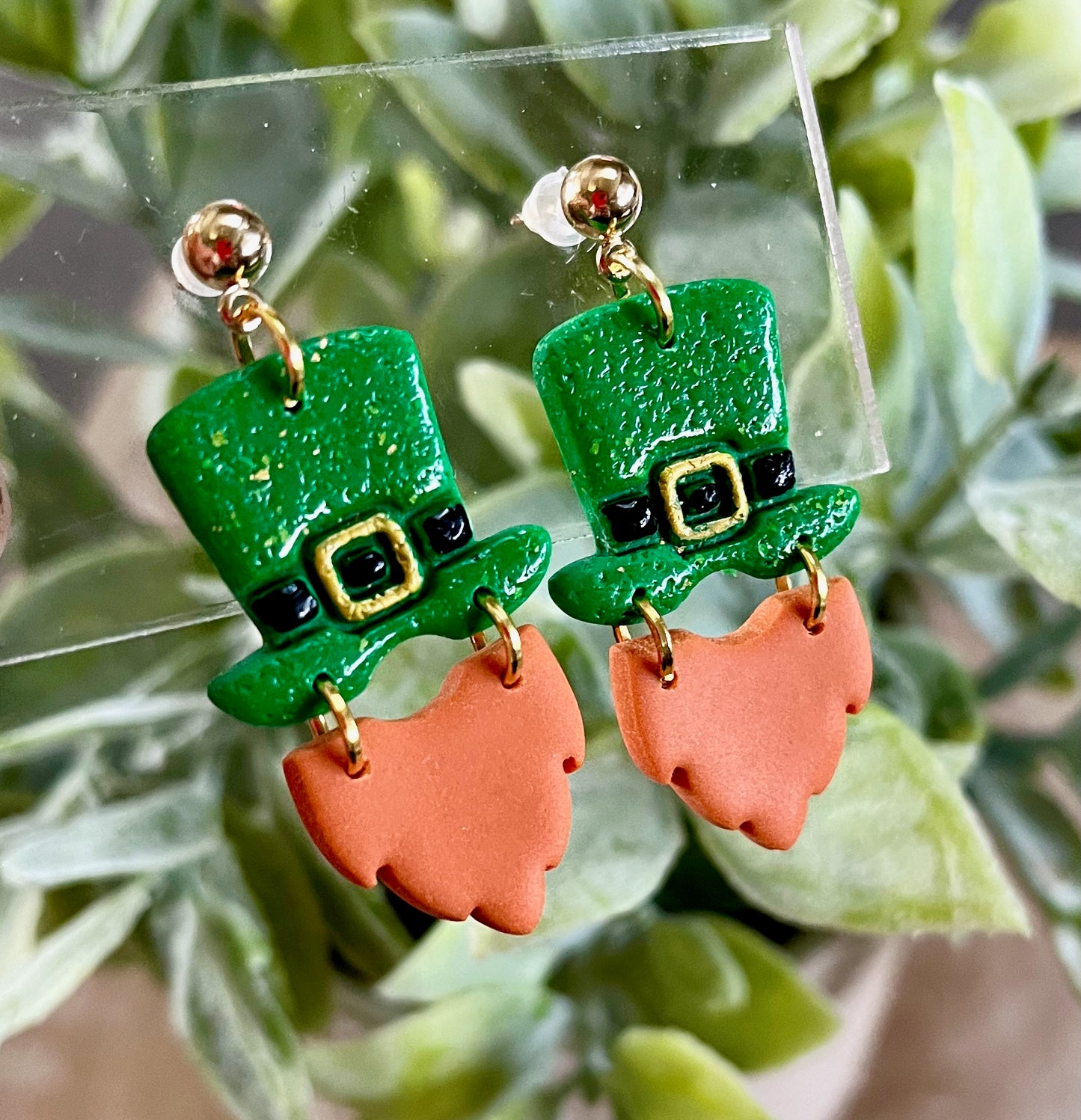 Leprechaun with Bright Green and Gold Speck Dangles