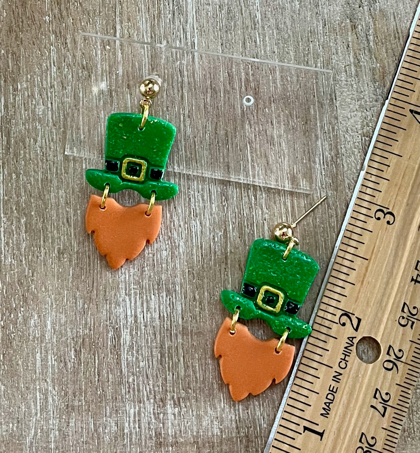 Leprechaun with Bright Green and Gold Speck Dangles